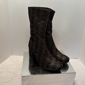Chic Lady Couture Fashion Boots Womens Size 40 U.S. 9 M Black Gold Glitter NIB